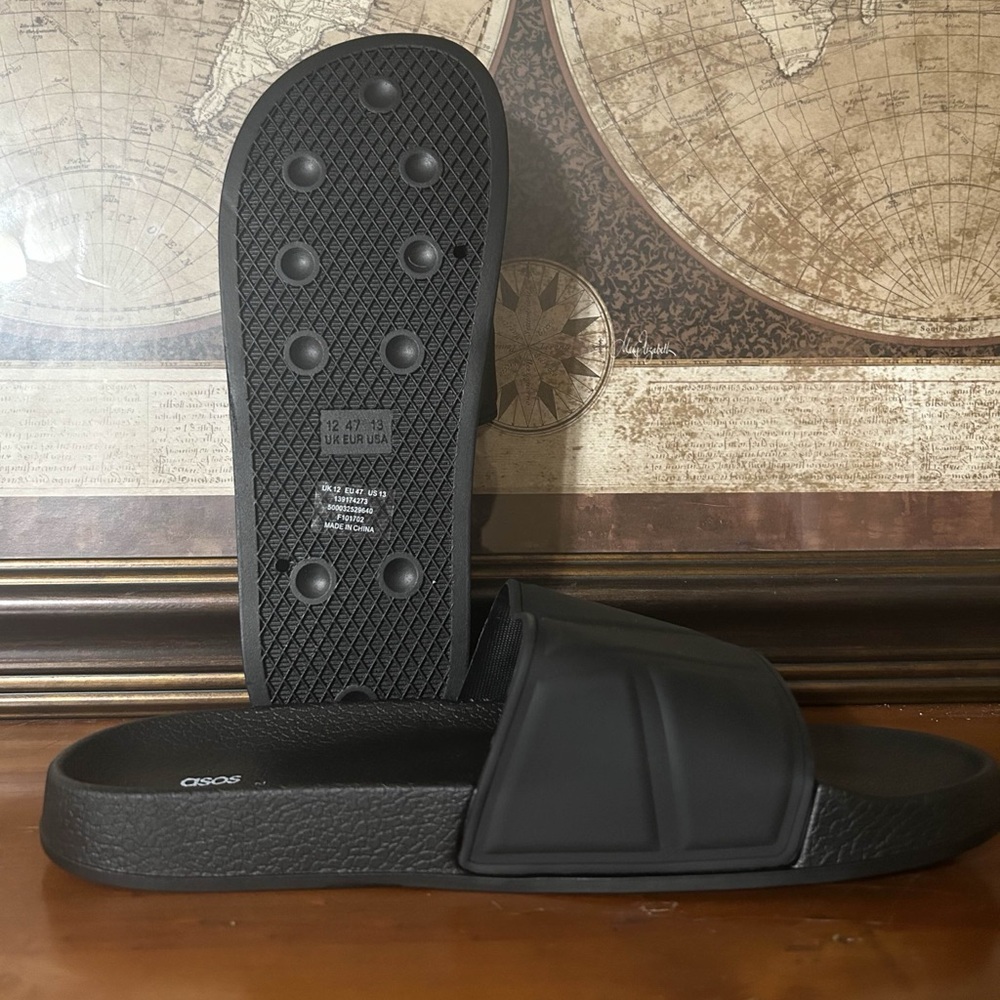 ASOS DESIGN • Sliders In Black - Picture 9 of 9